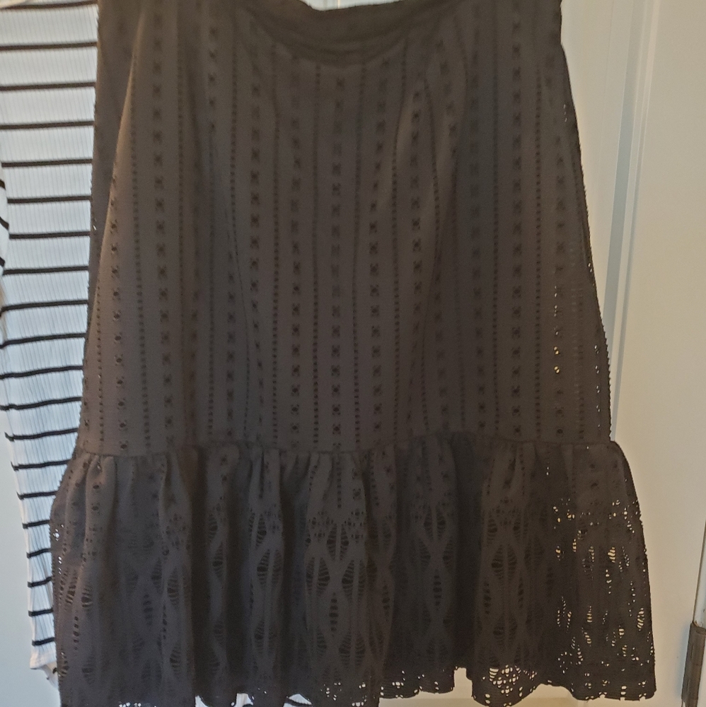 Black and White Skirt Set - Picture 5 of 7